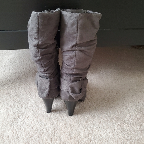 Mid calf heeled boots - Picture 3 of 7